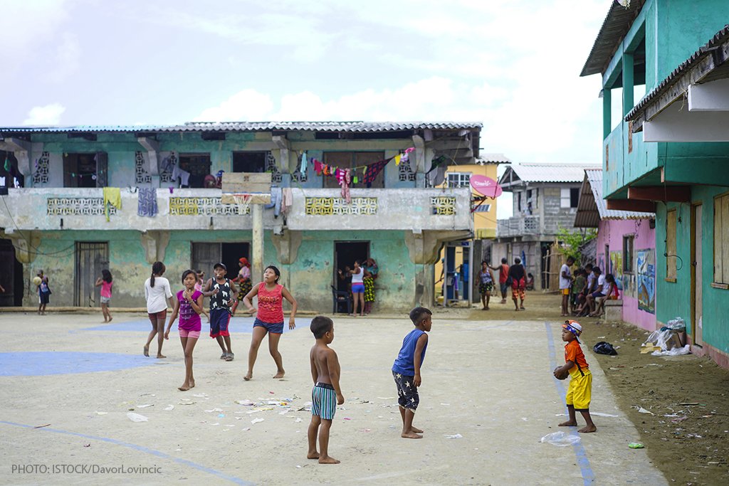 IMFNews's tweet photo. Policy makers in the #CAPDR region agreed that they need to tackle excessive income disparities in each country through efficient social protection systems and universal access to basic services in order to make #growth strategies feasible.
: https://t.co/xVnNLRipxr https://t.co/kHD23awjjX