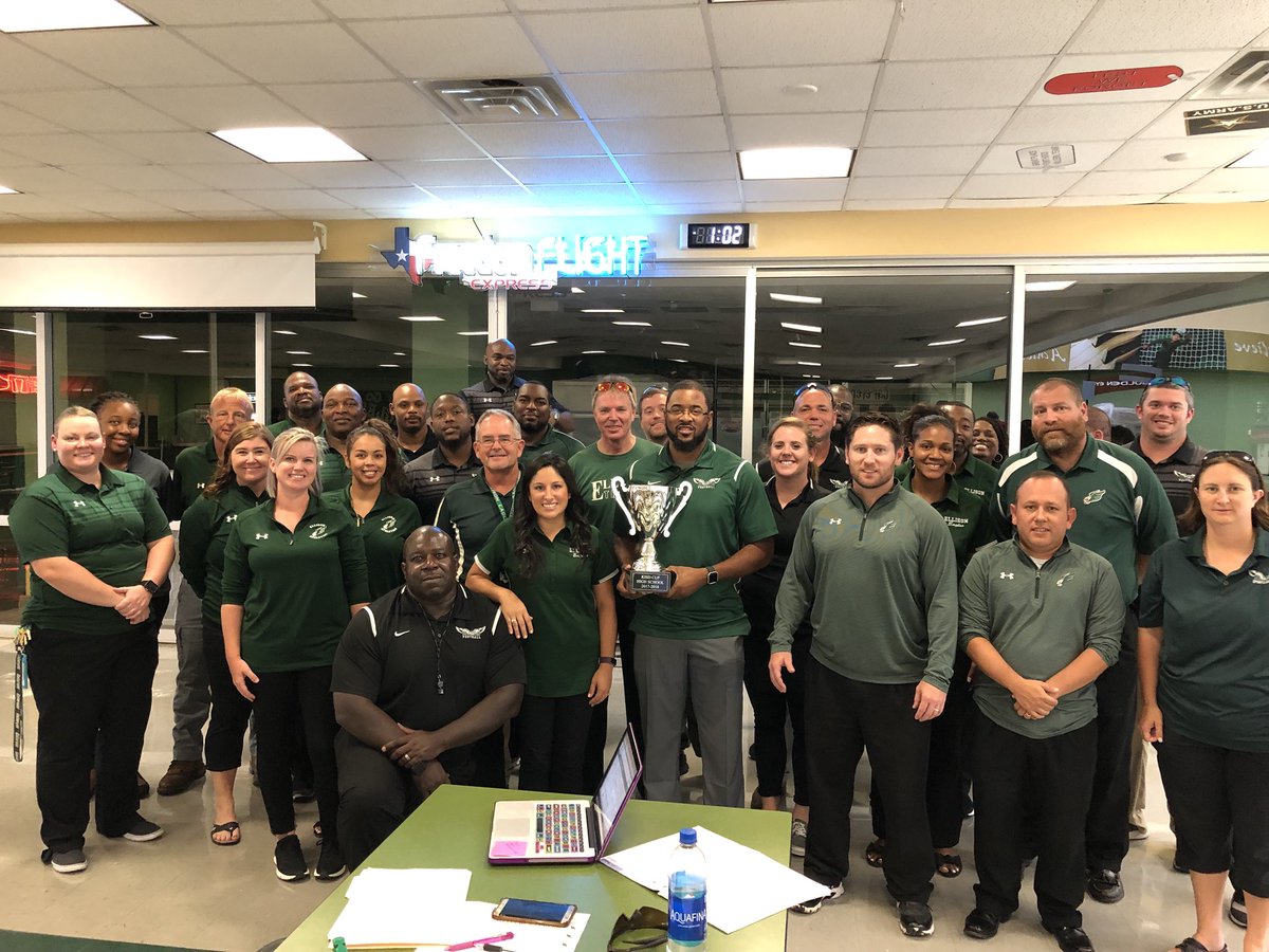 EHSPrincipal's tweet image. Eagle Coaches celebrate with the 17-18 KISD Cup trophy! Academic &amp;amp; Athletic success go hand-in-hand at EHS! #ownyourlearning #goellisoneagles