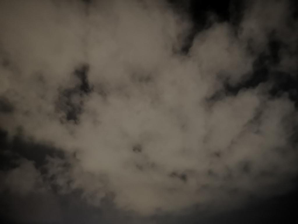 TristeMietitore's tweet photo. No ma, dico io, stupenda questa luna rossa. Saranno due ore che la fisso. #Eclissi https://t.co/oC612Wn8a8