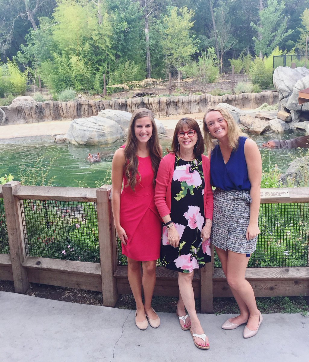 sunwestpr's tweet image. Another summer of #CSJPDallas comes to an end! Thanks to the awesome nonprofits, interns and closing ceremony host @DallasZoo. Please note the photobombers in the back.