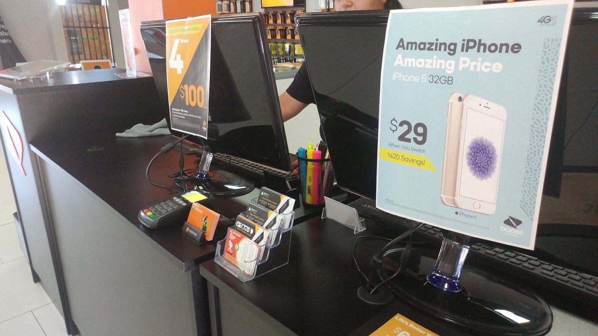 Flyers up!!! <a href="/Pay1essWire1ess/">Payless Wireless</a>  downtown is ready to close some sales. <a href="/KarlaOre17/">Karla Ore</a> @MarcecoSheryl