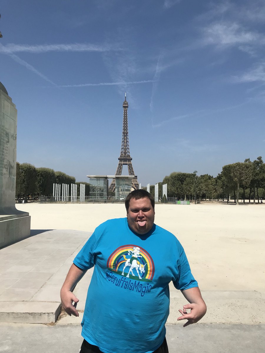 ScruffyMurphys1's tweet photo. Bartender @GuillermoBear is bringing a little #ScruffsIsMagic to Paris today...
#WhereCanWeFindATexasTeaInThisTown https://t.co/zZA7vwUs4o