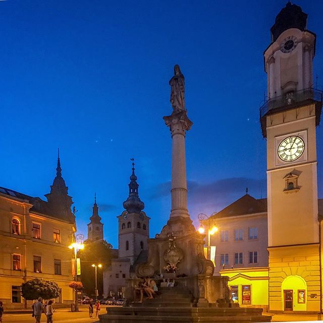 vladlet's tweet photo. #slovensko #slovakia #banskabystrica #námestie #arcitecture #nightview https://t.co/J95I07LYOM https://t.co/ZnTNN0gtvd