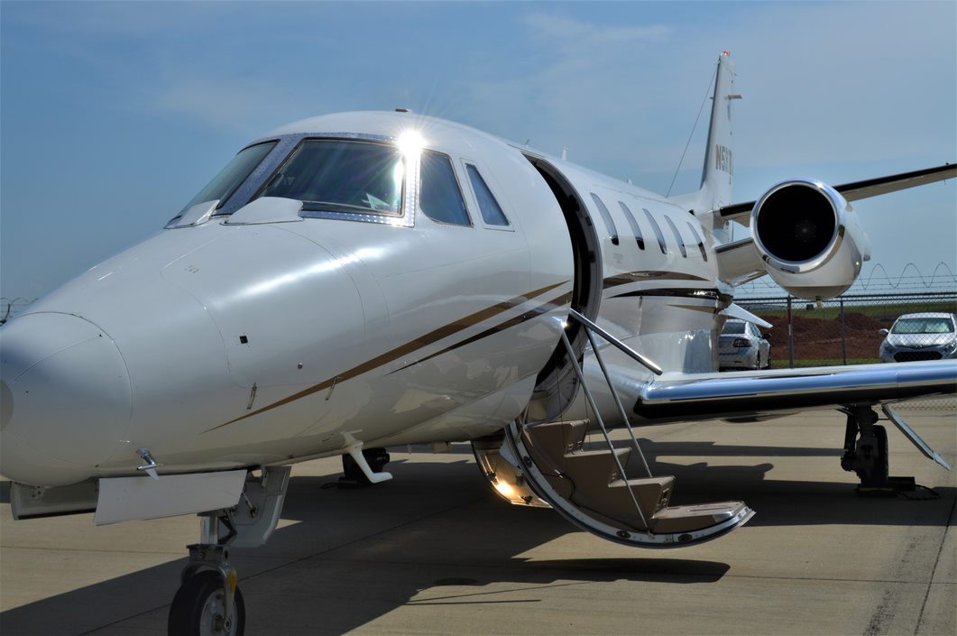 davincijets's tweet photo. Call #DavinciJets to schedule your #stressfreetravel to #Lollapalooza in #Chicago, August 2-5, 2018! #flyonyourtime #flywithfamily #instatravel #wanderlust #luxurytravel #ORD #MDW https://t.co/Q1e7sUmIHm