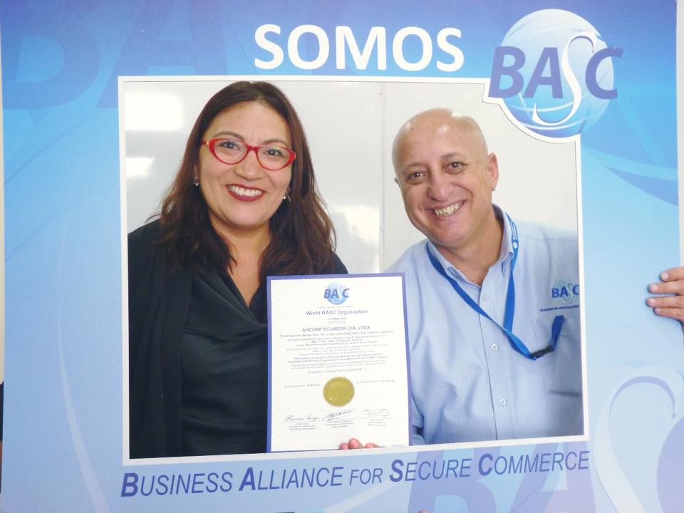 BASCPICHINCHA's tweet photo. Ceremonia de Entrega de Certificados a importantes representantes de nuestras Empresas afiliadas 🙌🏽.

¡Hacemos del mundo, un sitio más confiable para vivir!

#BASC

#SecureCommerce https://t.co/0mnzOrKRhI