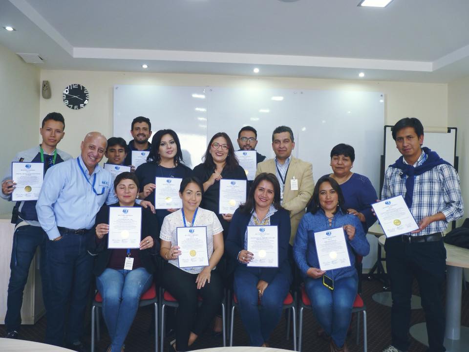 BASCPICHINCHA's tweet photo. Ceremonia de Entrega de Certificados a importantes representantes de nuestras Empresas afiliadas 🙌🏽.

¡Hacemos del mundo, un sitio más confiable para vivir!

#BASC

#SecureCommerce https://t.co/0mnzOrKRhI