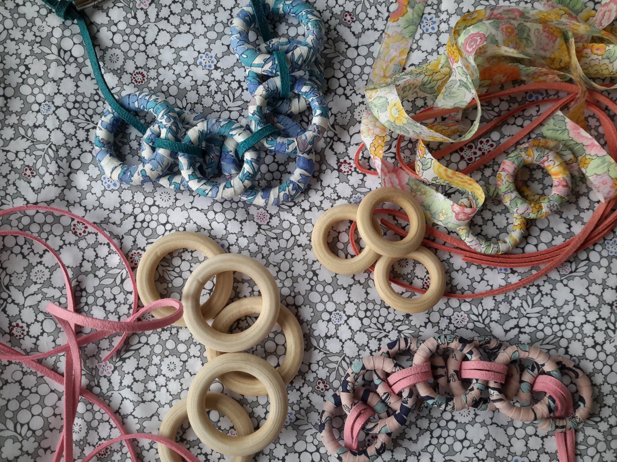 BokehJan's tweet photo. Making more of my Boundaround Necklaces for the Summer Breeze Art Show next week in Crediton, Devon.
#boundaroundnecklace #fabricnecklace #summerbreezeartshow #biggerpicturegallery https://t.co/bu5B6F9u64