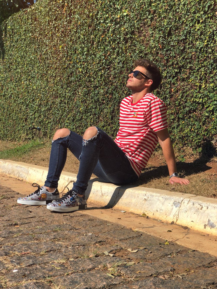 _ruggero's tweet photo. Relajándome antes de los shows de Brasil 🇧🇷 BUEN DÍA GENTE ☀️ @dolcegabbana https://t.co/doo1wbrcL3