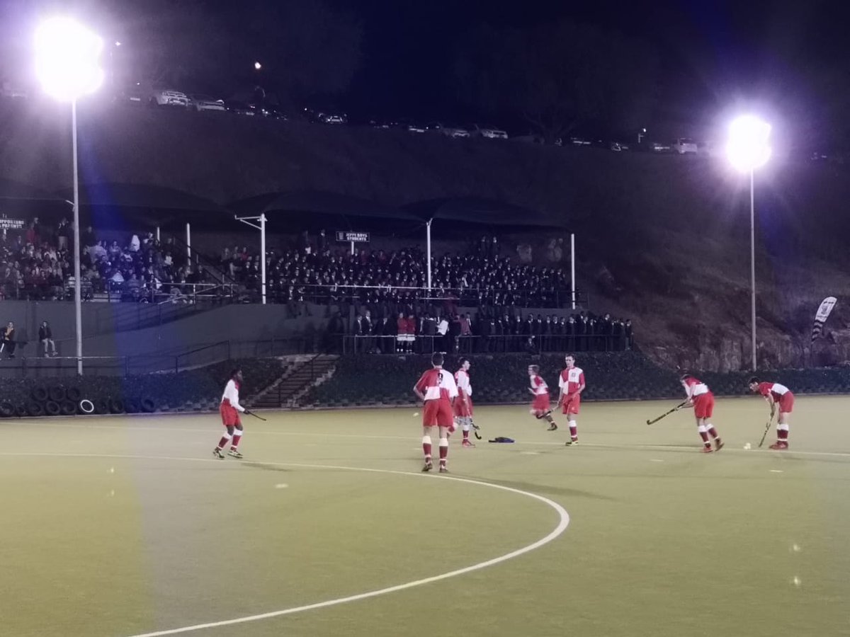 KingEdVIISchool's tweet photo. #RedHockey #DerbyNights under lights @KingEdVIISchool vs  @jeppeboys 
Enjoy lads #GoRedSticks🏑 @FieldingColin @DaMata1975 https://t.co/4ATywuXfyJ