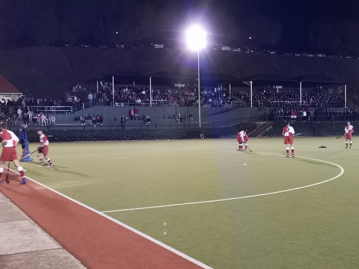 KingEdVIISchool's tweet photo. #RedHockey #DerbyNights under lights @KingEdVIISchool vs  @jeppeboys 
Enjoy lads #GoRedSticks🏑 @FieldingColin @DaMata1975 https://t.co/4ATywuXfyJ