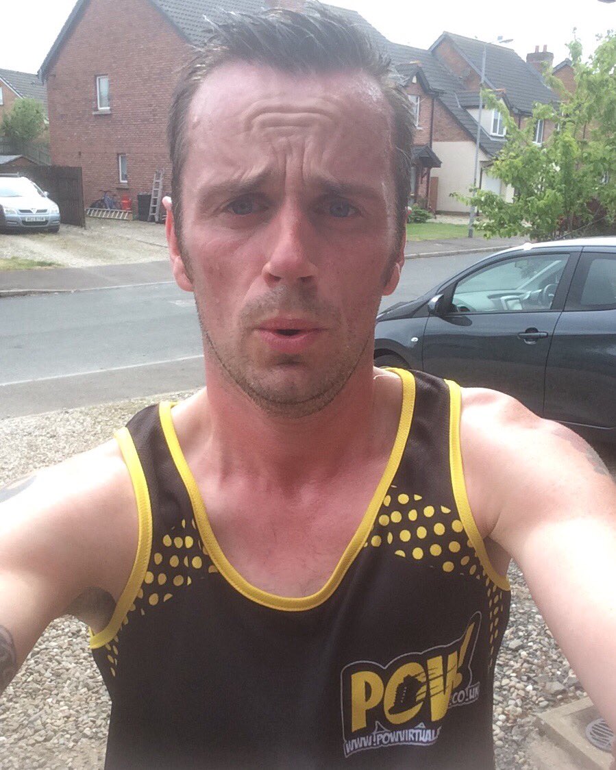 TGIFitnessUK's tweet photo. Slow fat burner after work. Fell 3 times going up the golden steps lol 🤣#ukrunchat #thisdadruns #powvirtualrunning @POWVirtualRun @This_Dad_Runs @UKRunChat https://t.co/xRwwJLCp2S