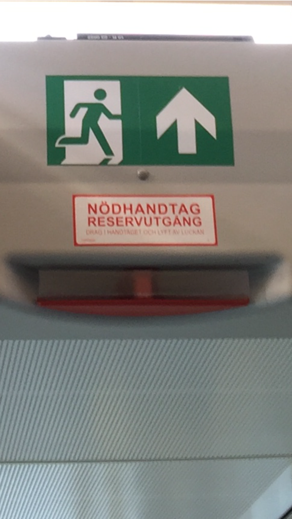 sp_ce's tweet photo. Lärande svenska på M21 oder so, wa. @BVG_Kampagne https://t.co/V5socexg0D