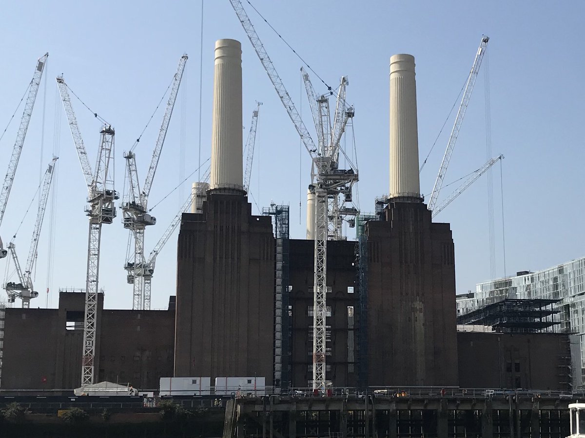 KinneyGreen's tweet photo. #BondVillains #FridayFeeIing #KGsummerDayout @LucGriffiths_KG @neil_w_kg @GordonDunneKG @b_huckstepkg @LondonPortAuth #LoveLondon https://t.co/9Pr2aURpQW