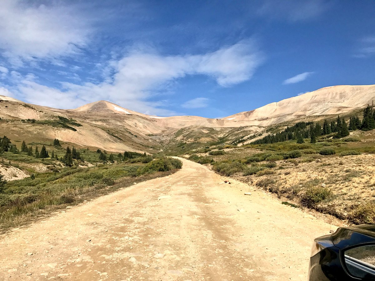 katxlynm's tweet photo. Back roading in Colorado >>> 🌤🏔 https://t.co/BLHbXGXR7m