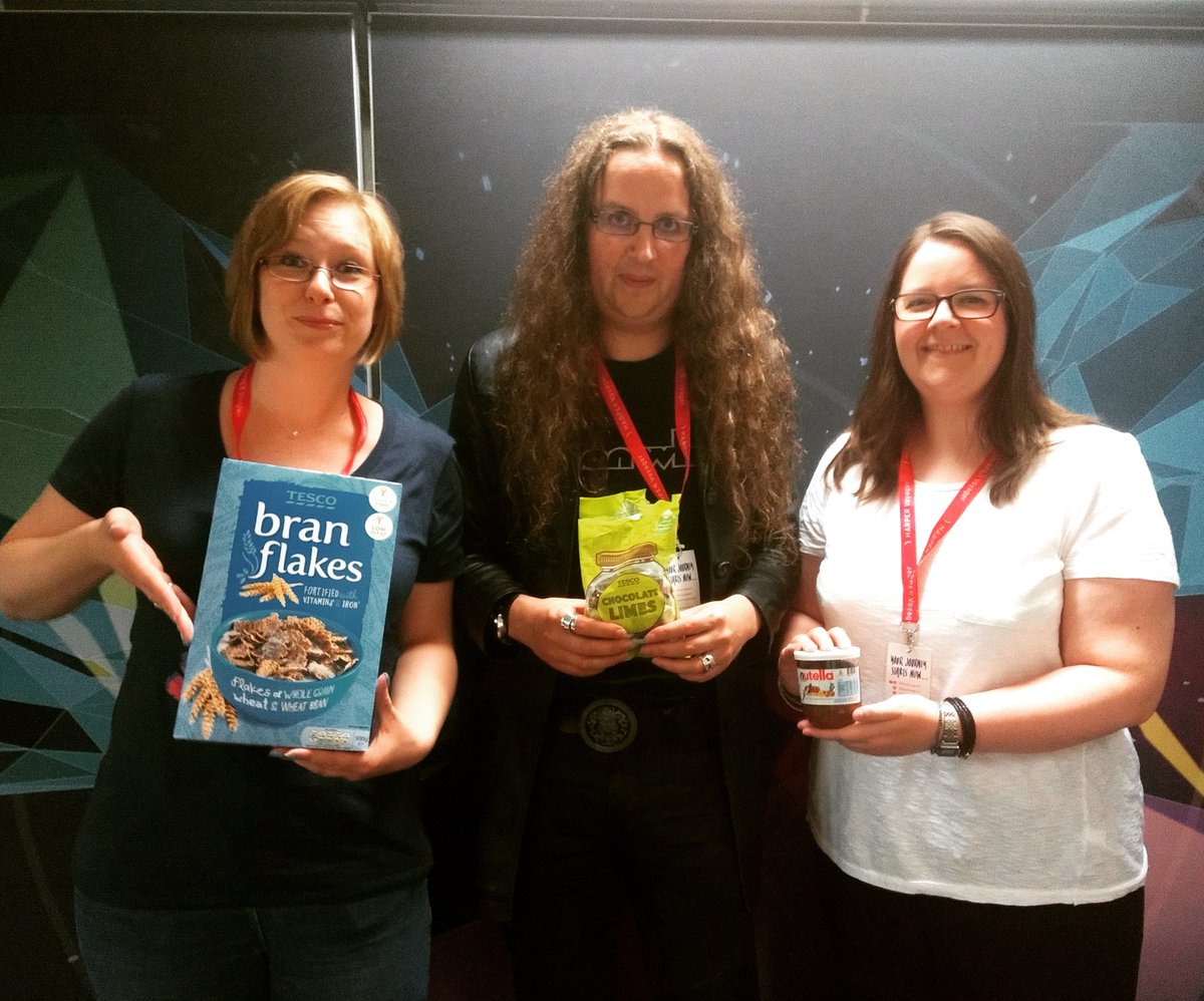 Our live recording from <a href="/EdgeLitDerby/">Edge-Lit</a> is up!!!! We had the lovely <a href="/sennydreadful/">Jen 'mostly updates only, alas' Williams</a> <a href="/dedbutdrmng/">RJ Barker</a> and <a href="/GemTodd/">G X Todd 🥷</a> on and WE ONLY DISCUSSED BOOKS AND DID NOT GET DISTRACTED AT ANY POINT EVER!!!

Listen on bit.ly/bnwshows!!!!