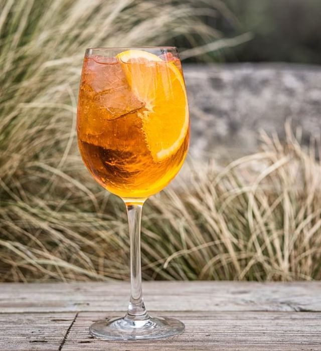 HareHoundsBath's tweet photo. Aperol spritz! Aperol, Prosecco, soda and orange.
#cocktail #weekend #weekendishere #summertime #drinks #Bathdrinks #Bathgastropub https://t.co/JB52gVi27n https://t.co/swjNuj3JIQ