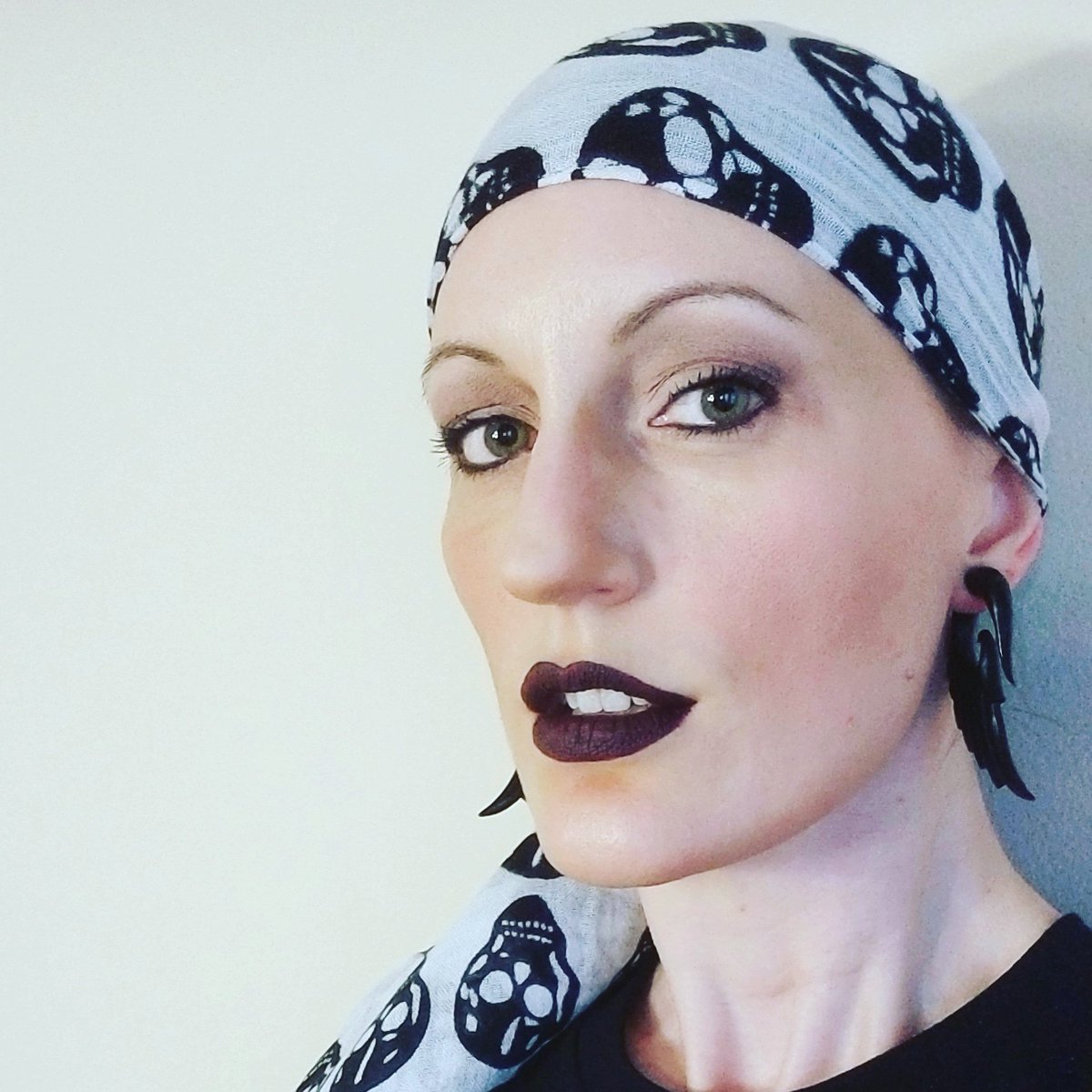attitude_pointe's tweet photo. I'll be throwing some rules talk atcha on the @DerbyRocz Radio Show and Podcast tonight at 7pm EDT. Watch us live on the Derby Rocz Facebook Page and see what crazy combo of lipstick and hijab I'll be wearing! #derbyrules #derbyrocz https://t.co/KlNDRjczPS