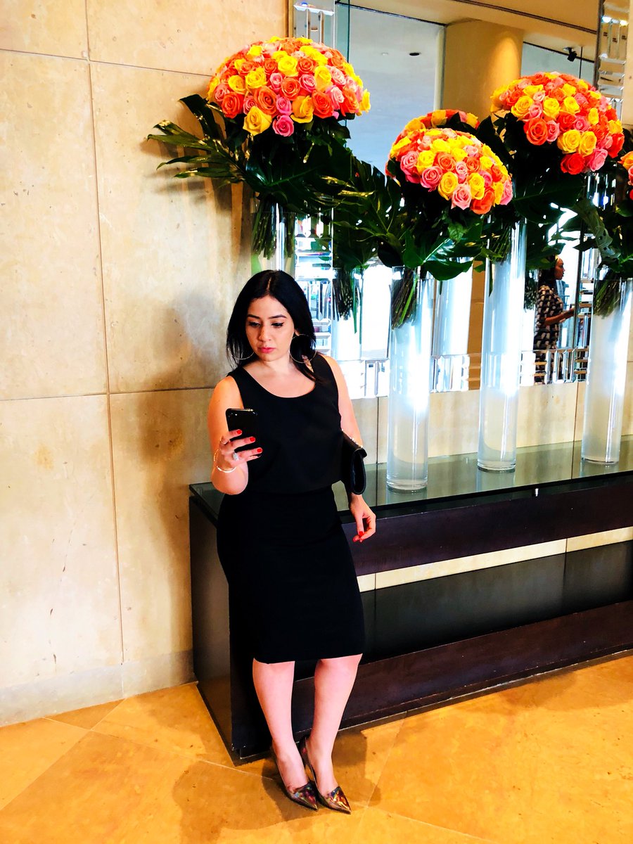 MissMarto's tweet photo. When I’m on the go my @cricketnation phone keeps me updated on all the latest music &amp; tea😛 #ad #powerofthepump https://t.co/Pq8ZIs092p