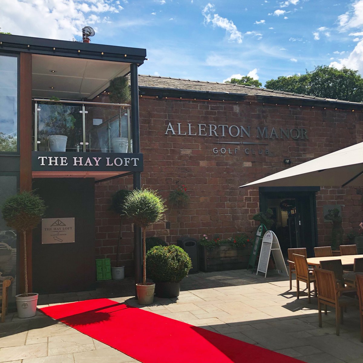 The red carpet is out for a special event! Arrive in style at The Hay Loft for enquiries please email events@allertonmanorgolfclub.com or call 0151 428 7490 and select option 3 #wedding #birthday #christening #anniversary #venue #roomtohire #private #bar #terrace