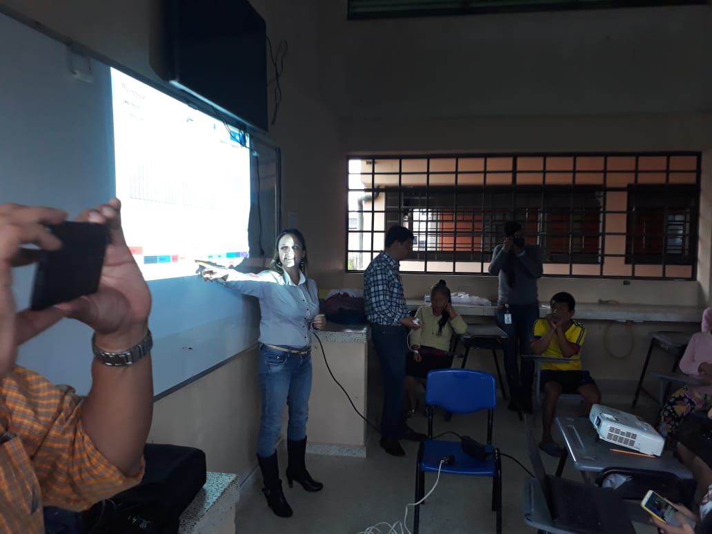 Minvivienda's tweet image. Las familias beneficiadas con #CasasGratis en #Mocoa, de la Urbanización Los Sauces, recibieron por parte de un equipo de #Minvivienda, la socialización del inicio de obra del Centro de Desarrollo Infantil - CDI. #AsiAvanzaMocoa #CambiamosVidas