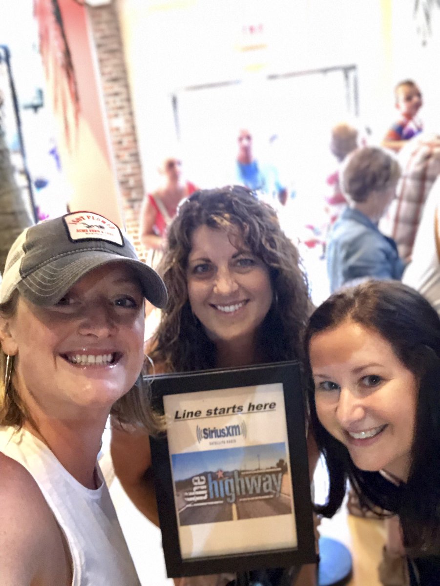 sdh1529's tweet photo. @SXMTheHighway  first in line!!!
#birthdayparty
#firsttimeinnashville
#40isthenew30 https://t.co/koSE2i9xPT