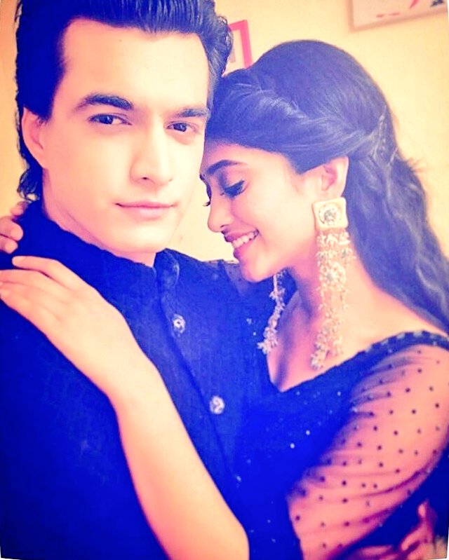 shweta_mak's tweet image. 4000th tweet dedicated to all my favourites❤️

@imVkohli was the reason why I joined twitter😘

@karantacker was, is and will forever remain my first crush💕 So when #EHMMBH was aired I eventually fell down fo #Kryan

And now #KaIra #Shivin k liye craze toh sb jaante hi h🙈😂🙈