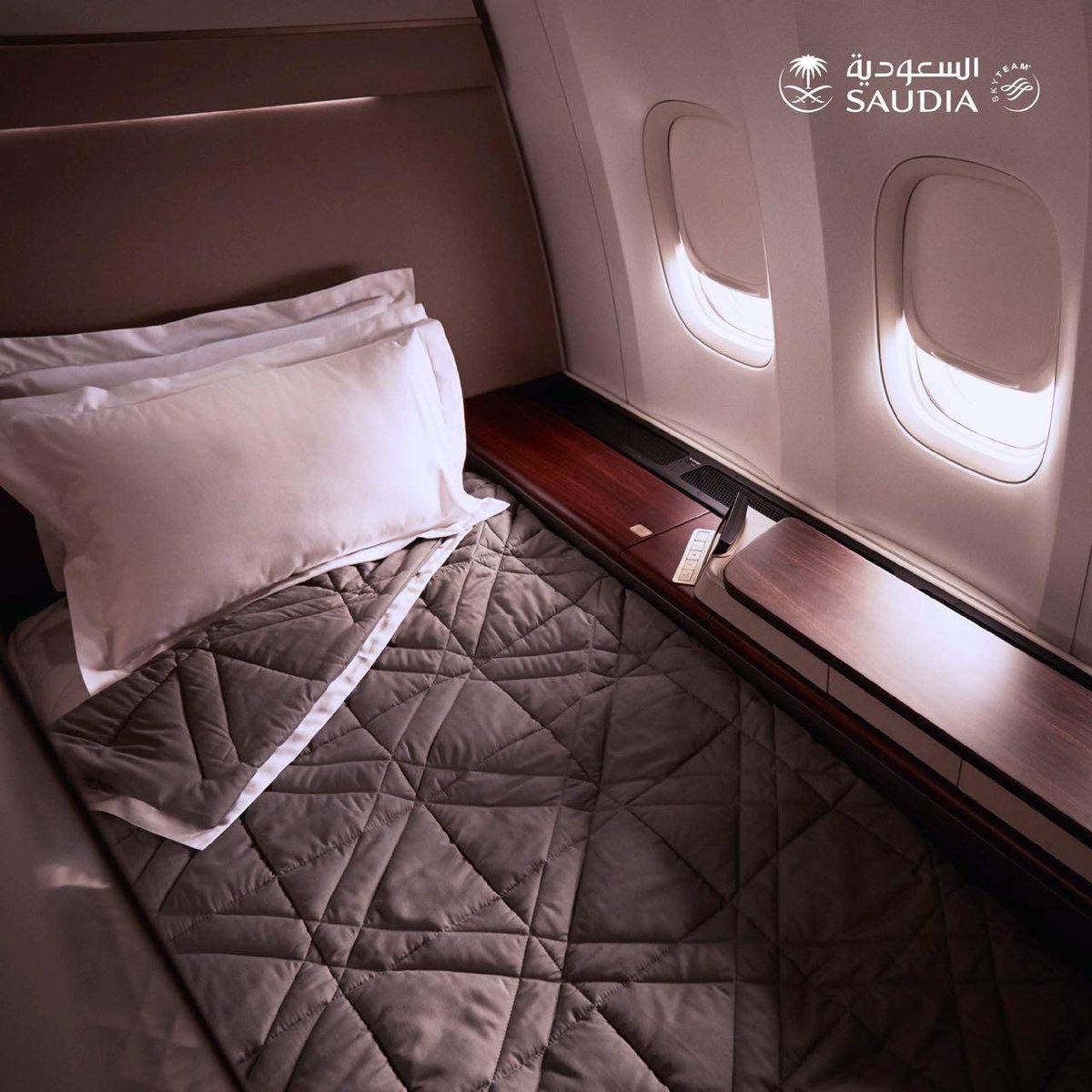 Saudi_Airlines's tweet photo. دلل نفسك بمزيج من الراحة والرفاهية في جناحك الخاص.
Indulge in the comfort and luxury of your fully-enclosed private suite...
احجز جناحك الآن:
Book your First Suite now:
https://t.co/pCbnztxeOZ
#جناح_الأولى
#الخطوط_السعودية
#FirstSuite
#SAUDIA https://t.co/dmmSJAfrjZ