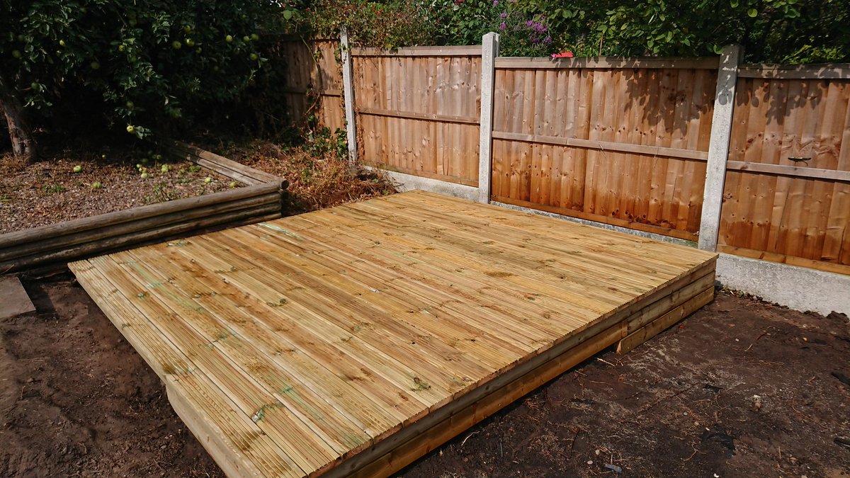 GandJLandscapes's tweet image. Decking in a day by G&amp;amp;J Landscapes for @chrisfdesign &amp;amp; @physiopodukltd 😊 Artificial Grass next week supplied by @Selectgrass 👍 #Nottingham #Landscaping #gardendesign #artificialgrass #Creatingyourperfectspace gandjlandscapes.co.uk #TeamHickman