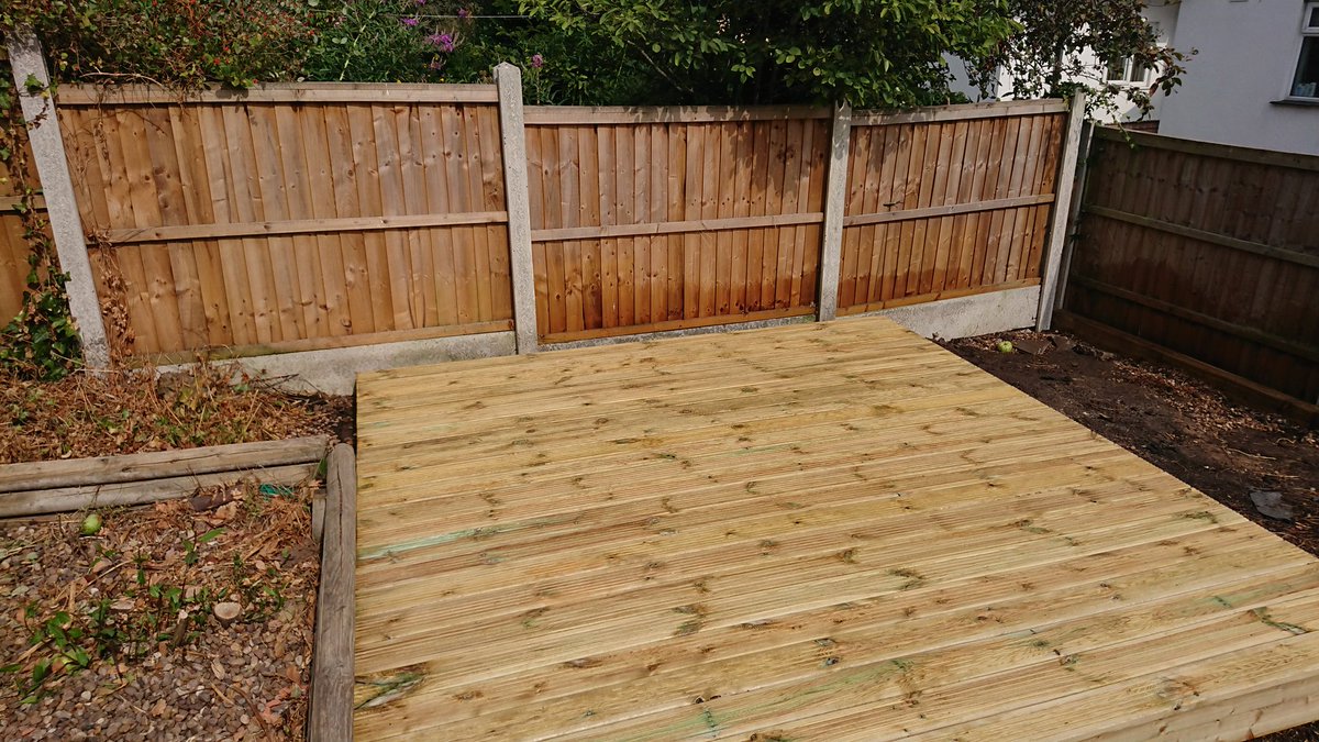 GandJLandscapes's tweet image. Decking in a day by G&amp;amp;J Landscapes for @chrisfdesign &amp;amp; @physiopodukltd 😊 Artificial Grass next week supplied by @Selectgrass 👍 #Nottingham #Landscaping #gardendesign #artificialgrass #Creatingyourperfectspace gandjlandscapes.co.uk #TeamHickman