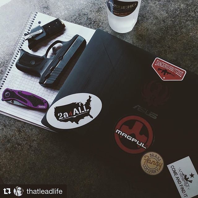 stickthison_'s tweet image. #Repost @thatleadlife
・・・
Back to class today and ya'll know I don't study alone 👊.
.
.
.
.
.
.
.
.
#moralpatch
#holsters
#edc
#edcready
#patchlife
#moralepatches
#patchwhore
#2aallday
#everydaycarry
#knivesandbeer
#2a
#gunchannels
#igmilitia
#patchj… ift.tt/2NKCKTO