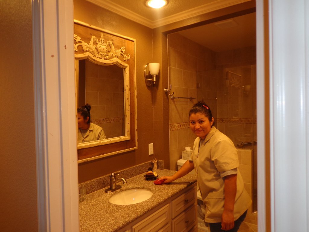 whiteglovesvs's tweet photo. Apartment therapy cleaning https://t.co/oHo7CT4PVF https://t.co/R09i0KqKXU