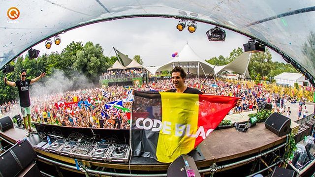 Flags of the world unite at @tomorrowland  Cant wait to see you all tomorrow 🙌🏼 🇦🇺 🇧🇪 https://t.co/gBBpqpqwH6