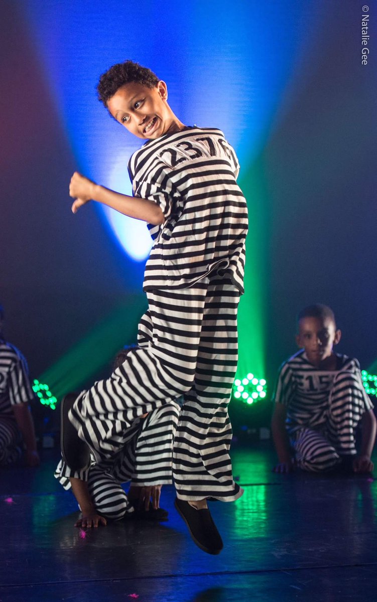 Giving them what he's got 😁 - Have a great summer ☀️
📸: @edmontongreen thank you for these great photos 
#borntoperform #milfieldtheatre #dance #dancetraining #youngperformers #youngtalent #artofmusic #artoftalent #platinumperformingarts #dance #dancers #choreography