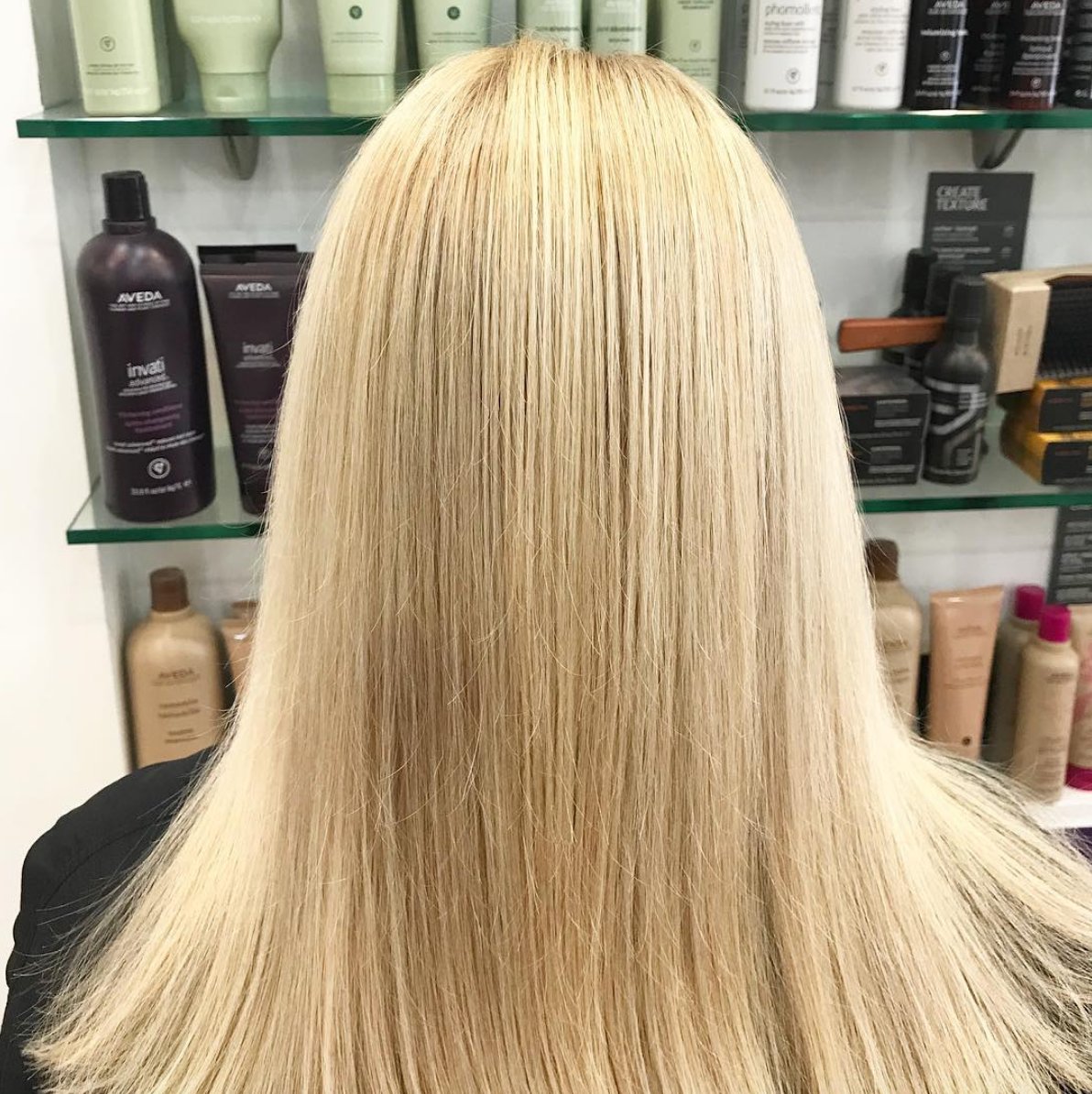 The dull weather earlier this week had a client of Kait's looking to brighten up her hair. Love how this turned out! #aveda #avedastylist #avedacolor #avedapermanent #avedablonde #blondehair #blonde #highlights #summerhair #dmvhair #dmvsalon #alexandriaVA #bazzak #bazzaksalon
