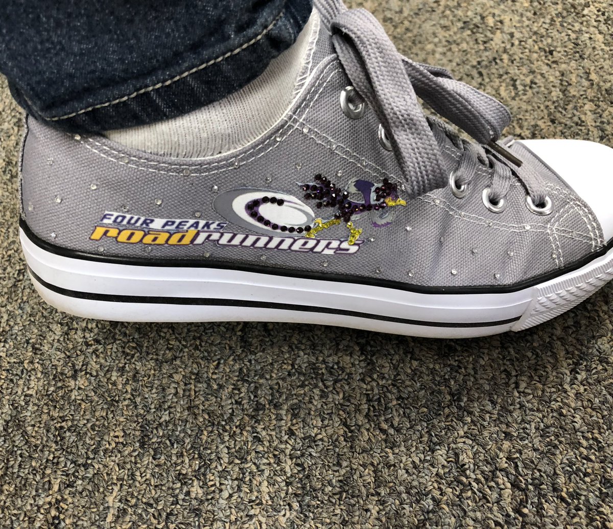fourpeaksajusd's tweet photo. Mrs. Kelli is all in on FPES Pride day!  Remember, wear your Four Peaks shirt every Friday!
#whateverItTakesAJUSD #fpescandoit https://t.co/dcw2jYu10k