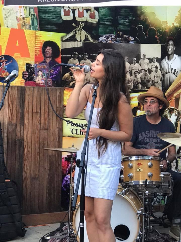 Gabbi (Farmar alumna!) and Jeff Campitelli rock it at the Farmar PTA benefit concert, Gimme a Beat! Thank you both for sharing your gift to support our music programs! #jeffcampitelli #maryfarmarpta #makesomemusic #justinechadley #luccabarandgrill