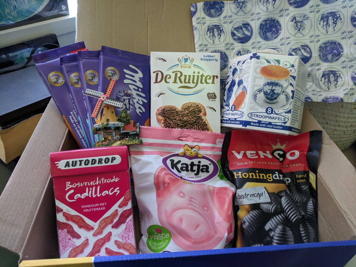 Our friends from <a href="/LegionEsportsG/">LegionEsports</a> sent us tasty gifts. Thank you! 🍬❤️🍫