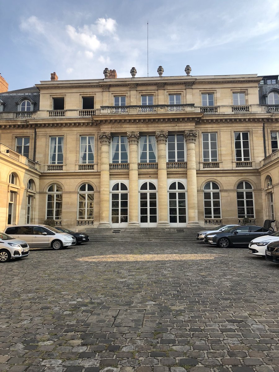 djianMaxime's tweet photo. Un grand merci à la ministre du travail @murielpenicaud pour son accueil pendant 6 mois au sein du @Minist_Travail. Une ministre passionnée, ambitieuse et très abordable. Merci également à tous les collaborateurs de la Rue de Grenelle ! 🇫🇷 https://t.co/iaXzoEcW7r