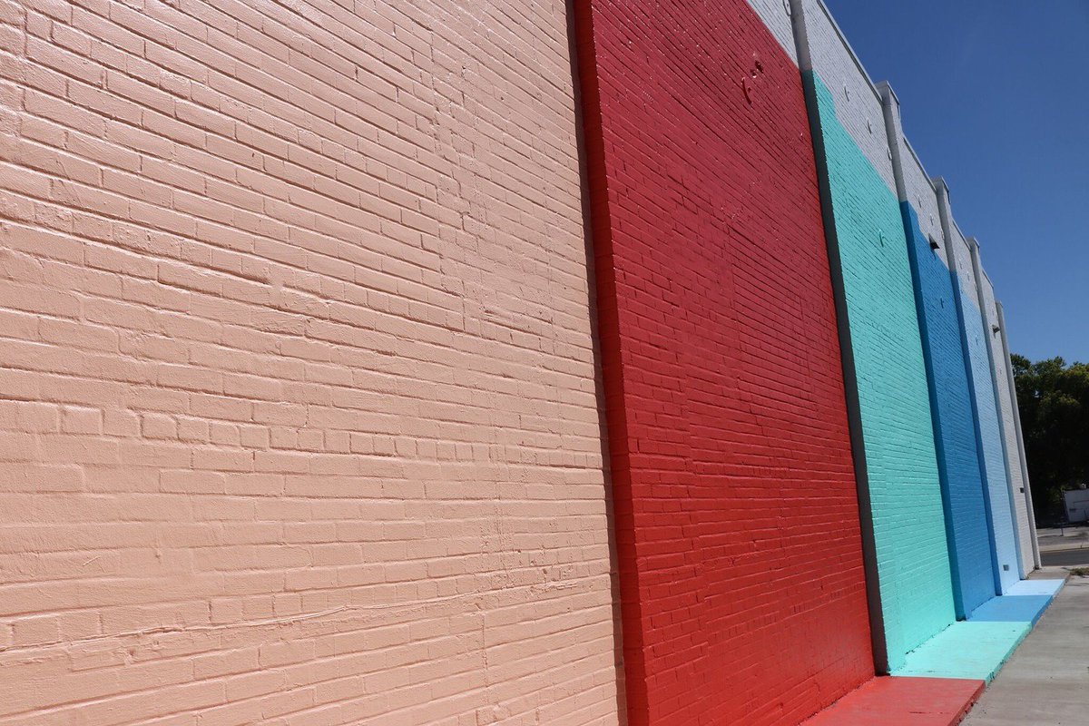 LALtoday's tweet image. 3 new murals are going up in our city + we aren’t complaining about it. 🙌 Who do you know that could paint the town? Or if you could, what would you paint? All local artists, apply here ➡ lakelandcra.net