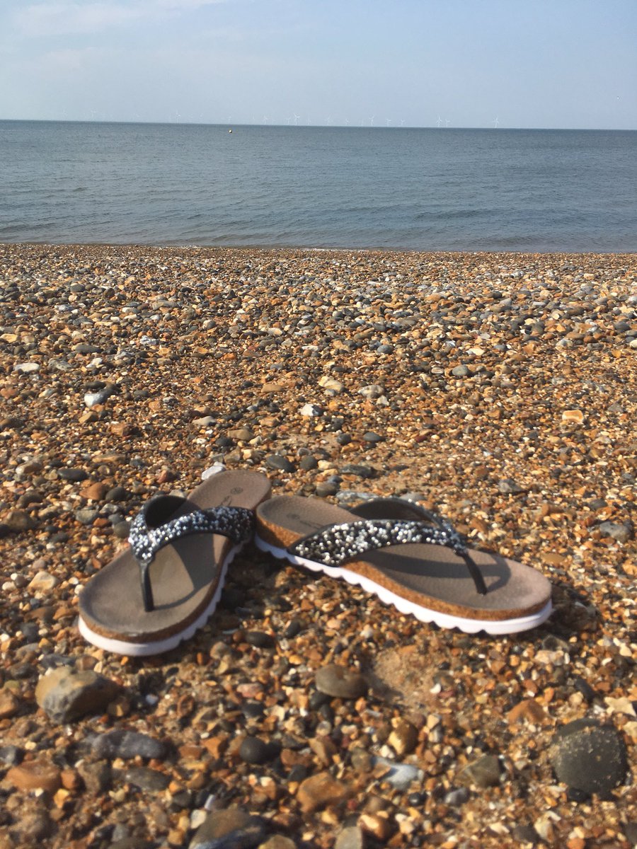 CircleofDivine's tweet photo. #EclipseChasing @hernebay @CaptainDigby @broadstairs with GeoffreyCornelius and Maggie Hyde chatting on #Varahmira and the myth on how he got this name! #sage #Varahmira @jessicacadams missed you! GeoffreyAndMaggie asking after you. https://t.co/YiCcVeGfZv