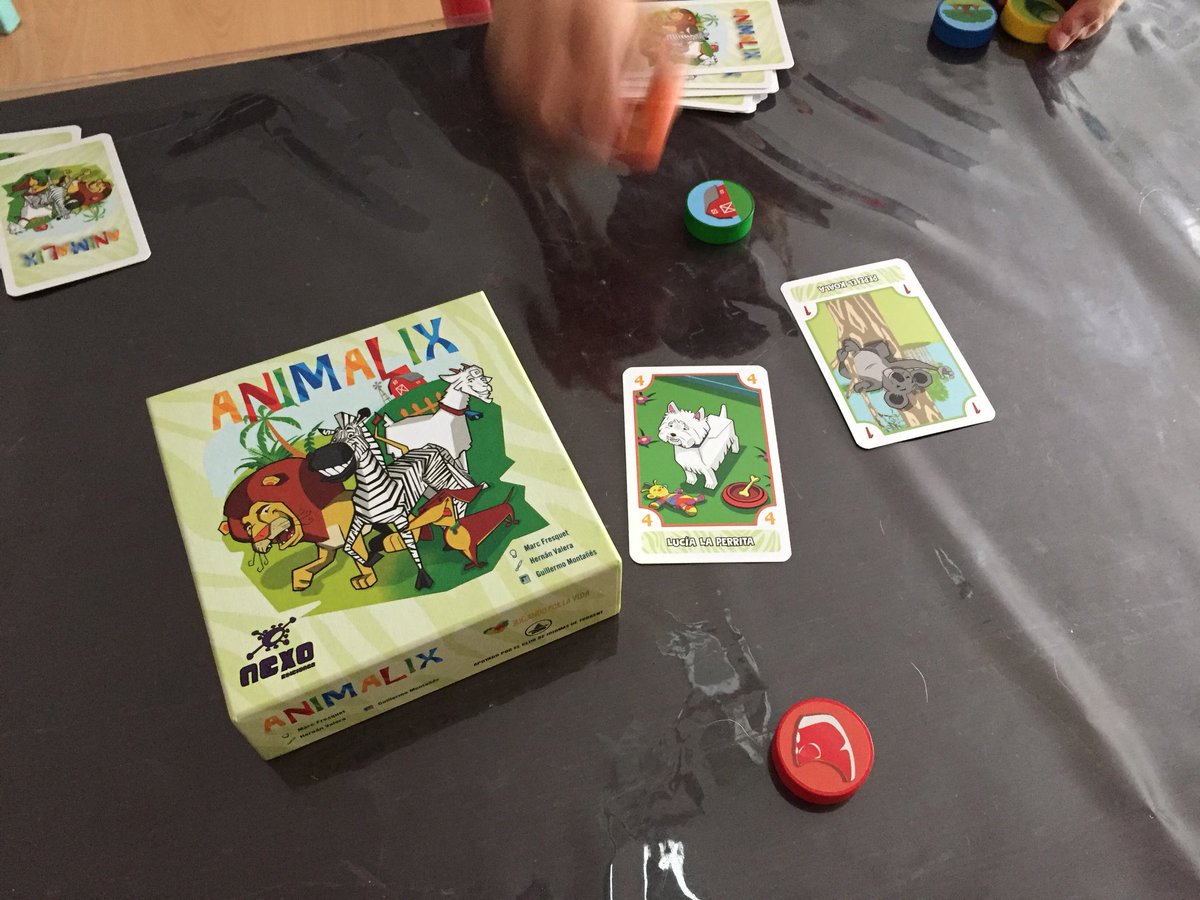 PadresFrikis's tweet photo. Hoy tarde de juegos con sabor maño(por las editoriales). #ElAprendizDeMerlin y #Animalix https://t.co/txyz1JFlfB
