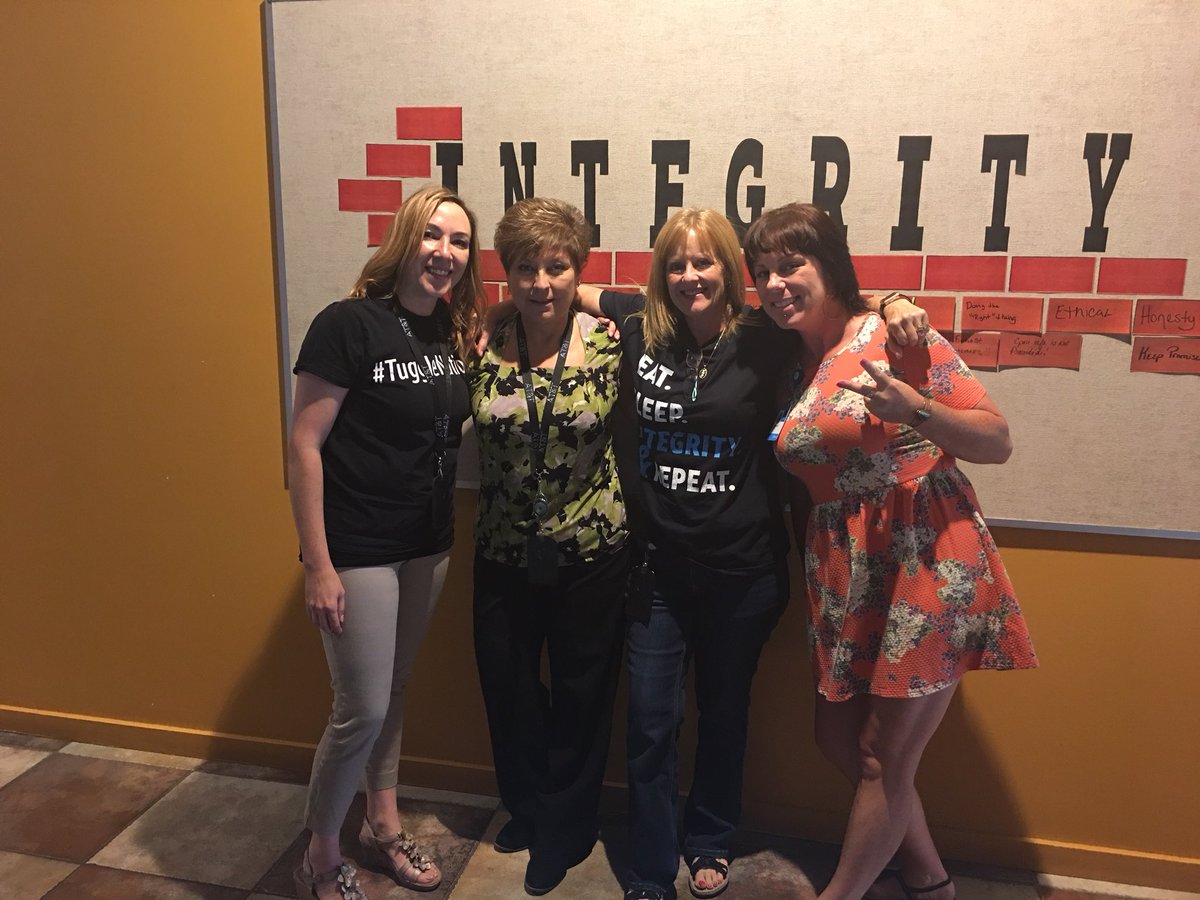 robynn_ramos's tweet photo. These leaders are showing integrity all day everyday! #IntegrityIsMyThing #FieldsFam #TuggleNation https://t.co/0FizWcUPtF