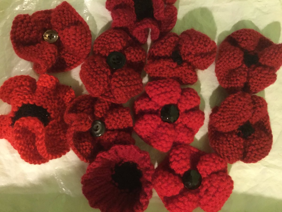 murstonheArt's tweet photo. They are coming in now -  100 arrived #specialdelivery from #SwaleinBloom #SwaleBoroughCouncil #public #droppingoff - Wow #WW1poppies #PublicEngagement #total #theydidnotforget #100poppysites #communitiesworking #CreativeSwale https://t.co/bDAXB86xmo