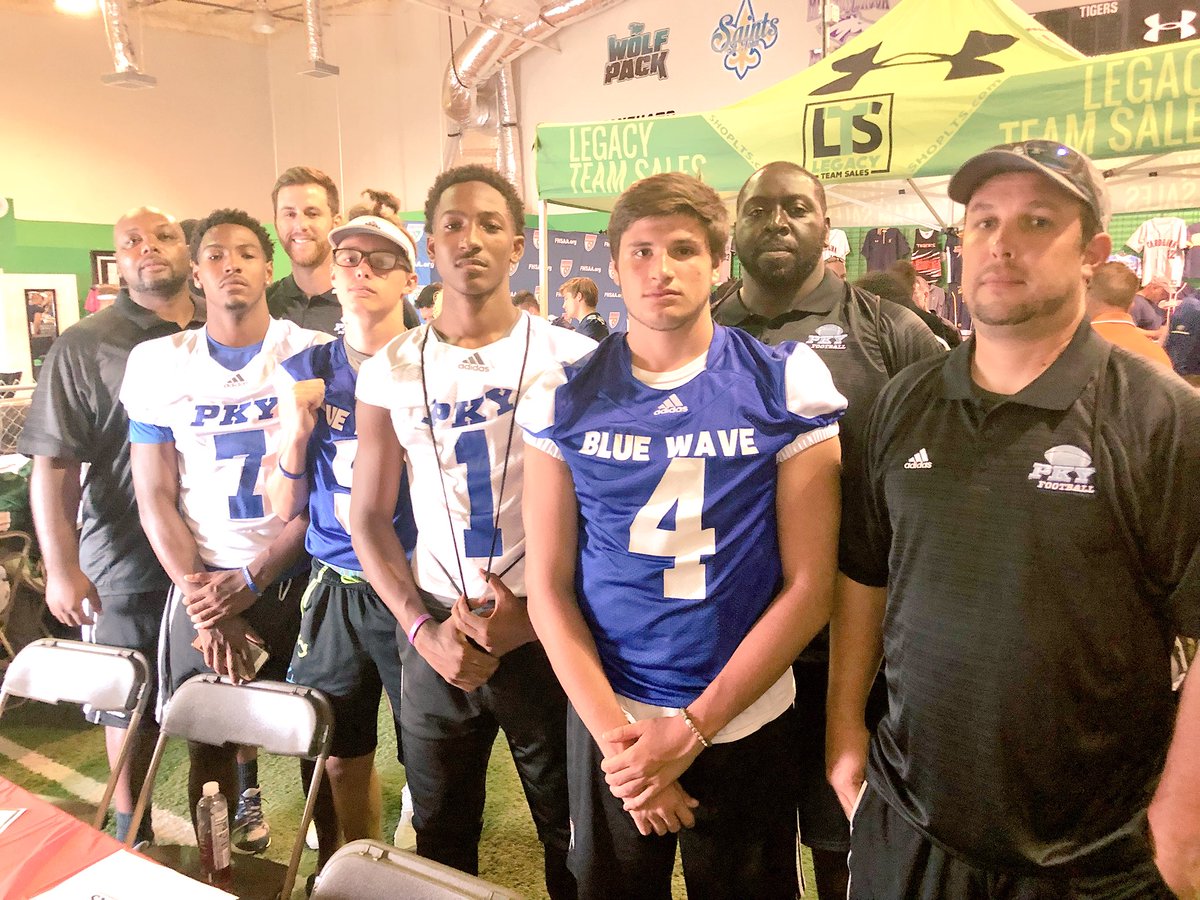 rawerecruits's tweet photo. 🌊🌊🌊 @PKYFootball @KevinJDoelling
@LegacyTeamSales Media Day #CFMD
#RAWE 🌋 https://t.co/hVdIEuUaHM