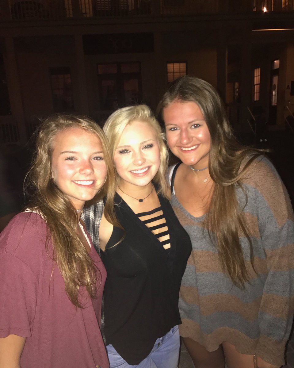 happy late birthday bri!!!! @BrileyBodin17 i hope u had an amazing day, come visit in knox✨✨✨