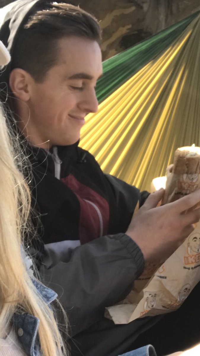 superr_cooper's tweet photo. It’s my honey’s 🍯 BURTHDAY😍😍😍😍❤️❤️❤️❤️❤️💕💕💕💕🐝🐝🐝🐝🐝AND IM HERE SO WE CAN SEE HALSEY (my other girlfriend) BUT ITS THIS QUEENS 👸🏼 BIRTHDAY AND ITS GOIN DOWN (among other things) https://t.co/se1p4Vkvpc