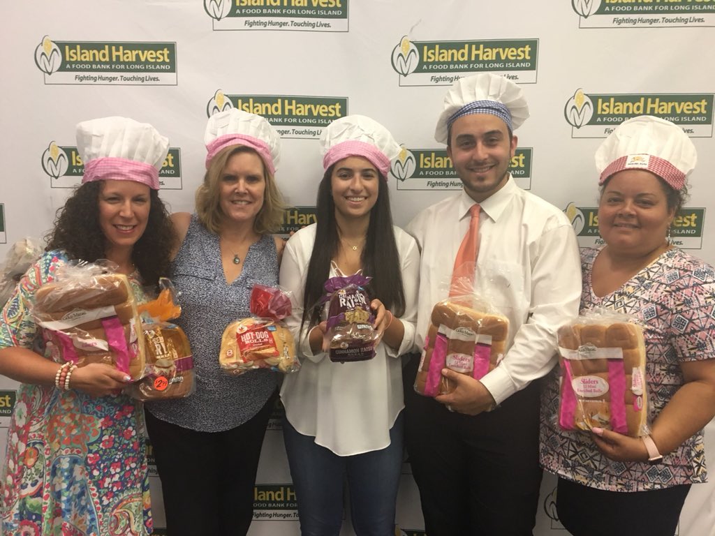 wendyladd1com's tweet image. An intern @nationalgridus founder of #BreadRun nonprofit fights hunger and homelessness by raising money through team building @nationalgridus employees and company match donated to @IslandHarvest