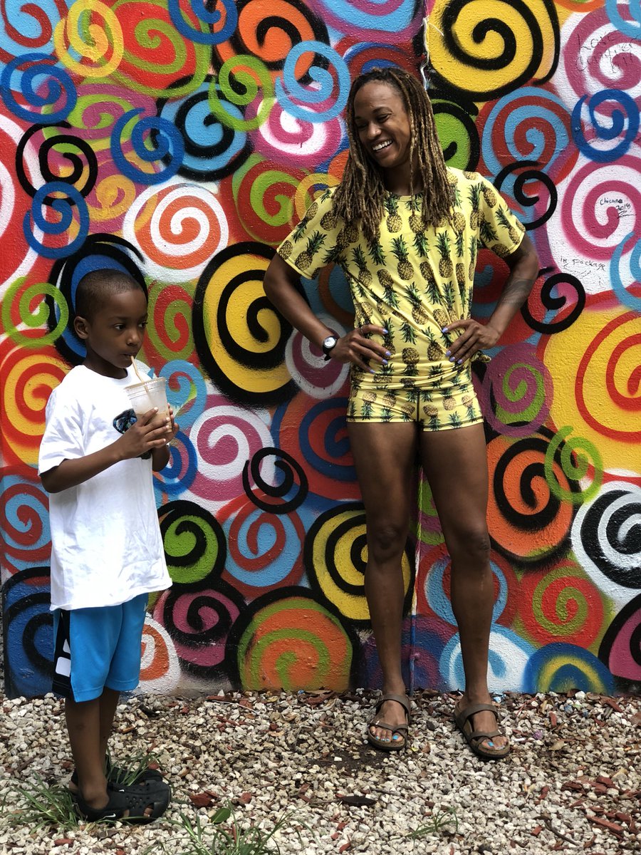 J_Mac1422's tweet image. 1) never let your 6 year old drink coffee
2) always rep @electrothreads pineapples in Miami 
3) use promo code JESMAC14 for 20% off
#electrothreads #miami #pineapples 🍍