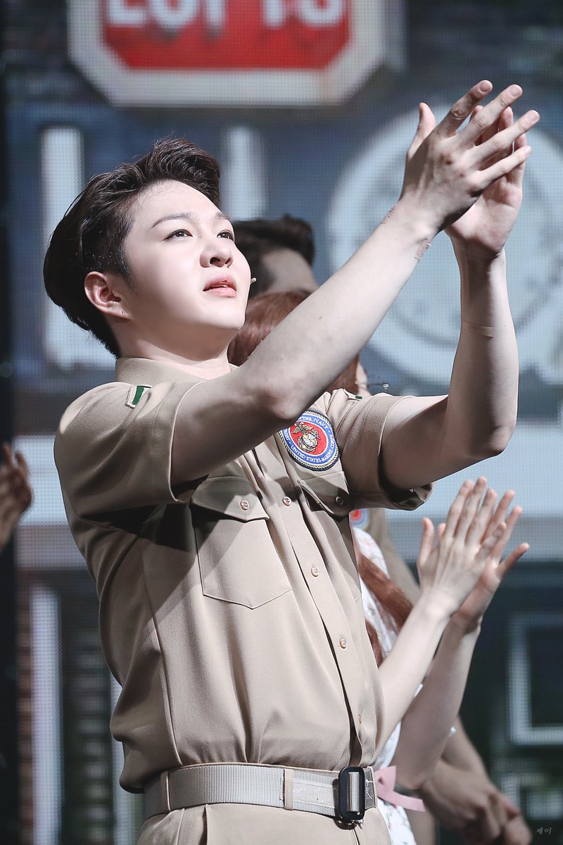 CS__J's tweet photo. 180727 도그파이트 커튼콜
#비투비 #이창섭 #창섭
@LeeCS_BTOB

6월, 7월 정말 수고했어요
두달동안 고마웠어요 섭버드💕

https://t.co/K4qGZq8dSW
https://t.co/UZX9oeDEjp https://t.co/ZDIifuTLRh
