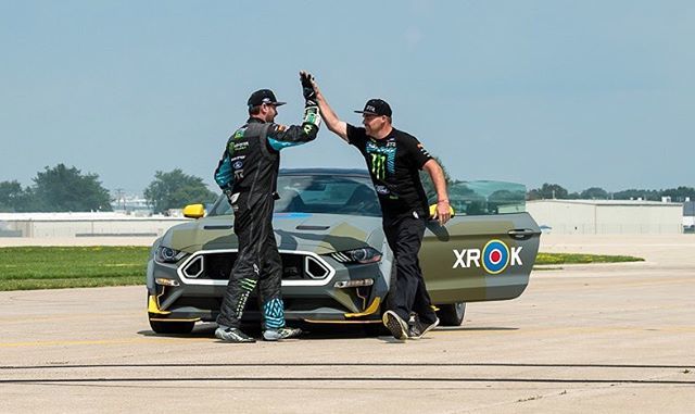 VaughnGittinJr's tweet photo. Great seeing the #ESMustang sell last night at auction for $420,000!!! The money raised is going to aid the @eaa's Young Eagles and the car is headed to a new home! It was an honor for the #RTR team I to make this epic collaboration with @fordperformance come to reality! 📷: … https://t.co/bAJDwe4LfQ